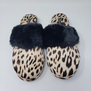VICTORIA'S SECRET Closed Toe Faux Fur Slipper Size M (7-8)